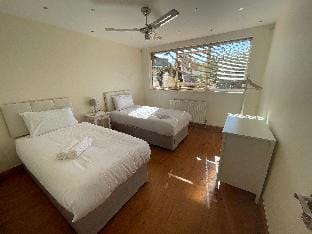 Waterside - 4 bedroom townhouse Vacation rental in Aylesbury Vale