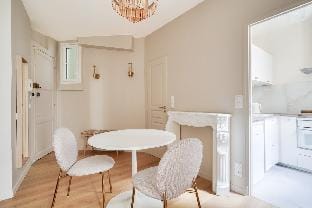 Eiffel Serenity Hideaway Apartment in Paris