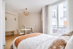 Eiffel Serenity Hideaway Apartment in Paris