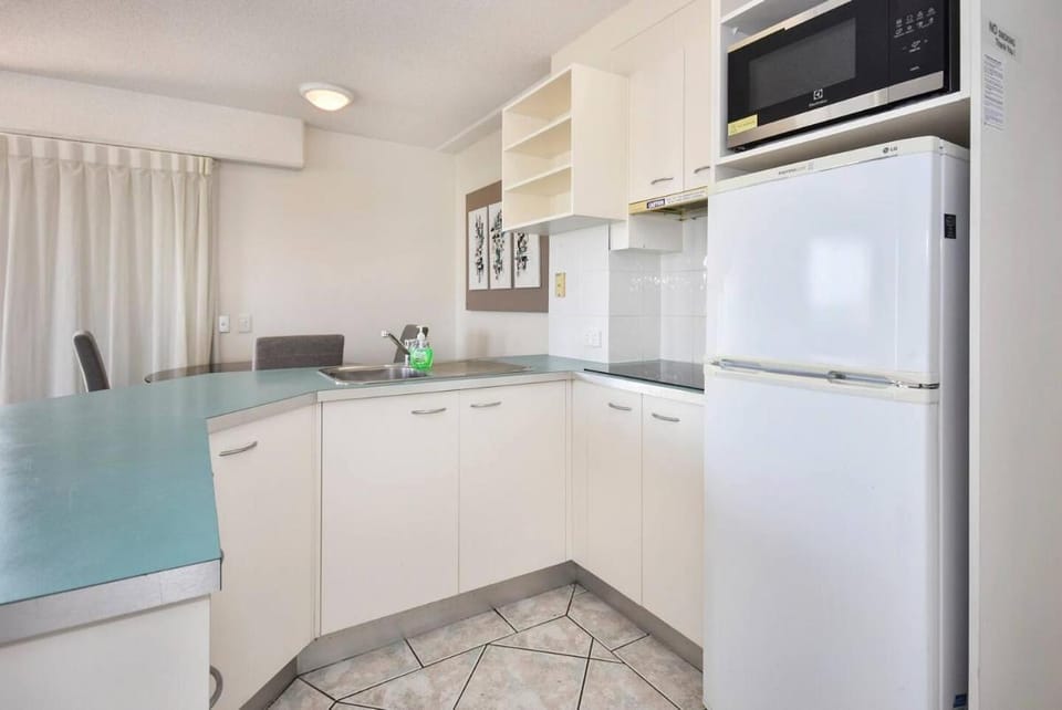 Mooloolaba Perfect - beach, wharf, dining ZE2 Apartment in Sunshine Coast