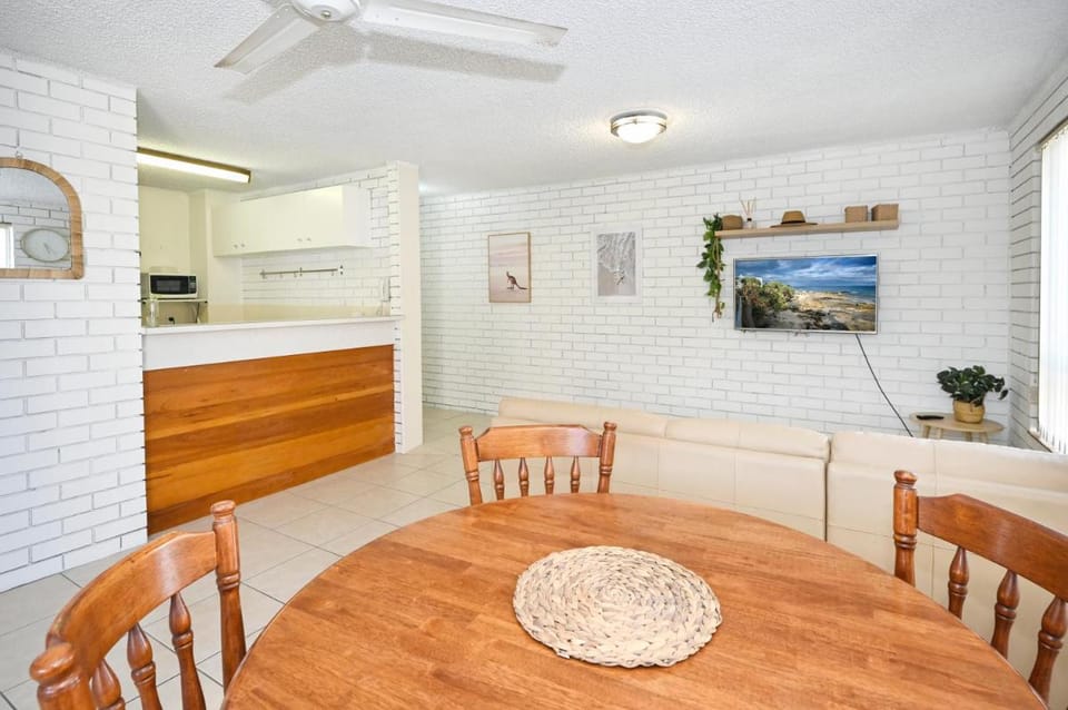 Location is Everything - Shops, Beaches, Views ZG3 Apartment in Sunshine Coast