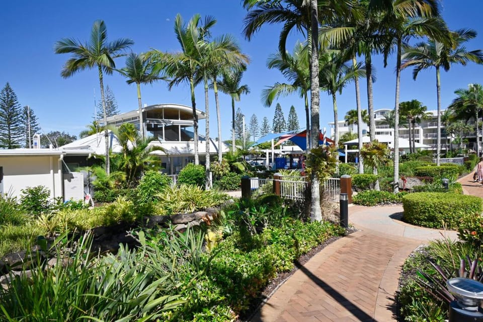 Beachfront Choices - Beach, Lagoon, Spa ZE1 Apartment in Sunshine Coast