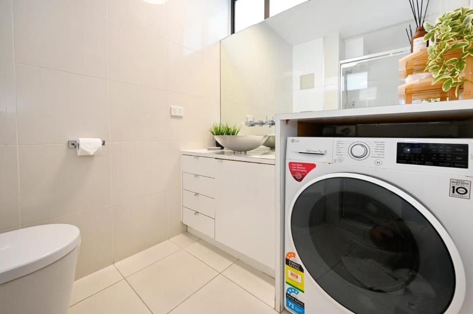 Alexandra Headland Beach - Stunning Views ZF9 Apartment in Sunshine Coast