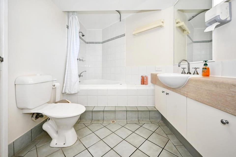 Mooloolaba 2 B/R Getaway - Perfect location ZD5 Apartment in Sunshine Coast