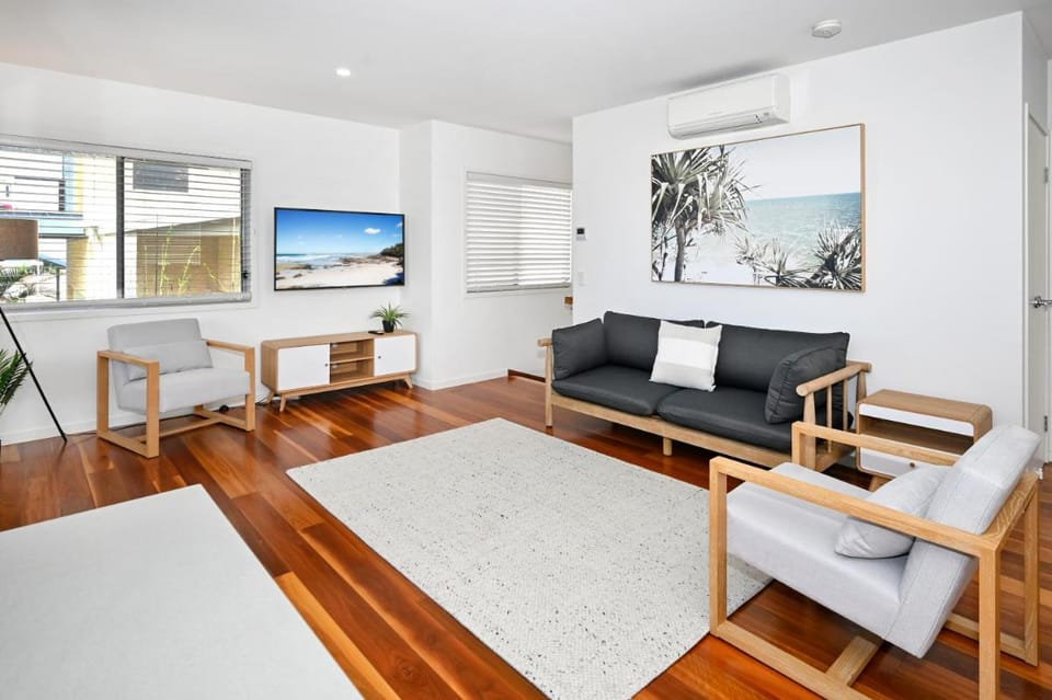 Spacious New 2 bedroom Kings Beach Townhouse ZF2 Apartment in Kings Beach