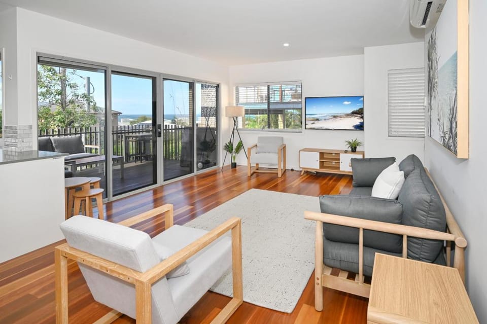Spacious New 2 bedroom Kings Beach Townhouse ZF2 Apartment in Kings Beach