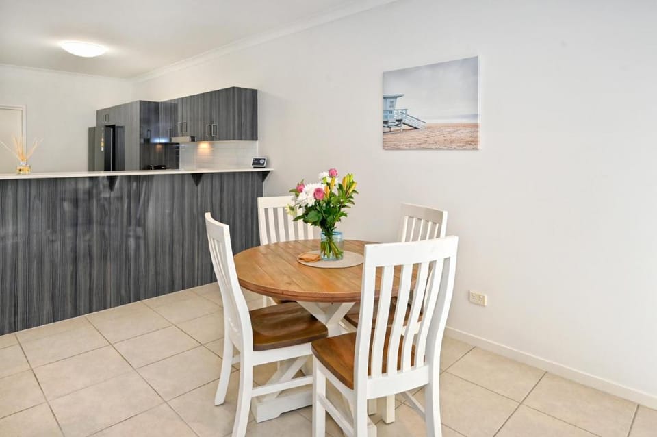Stylish Maroochydore Delight - 3 bed, 2 bath Apartment in Maroochydore