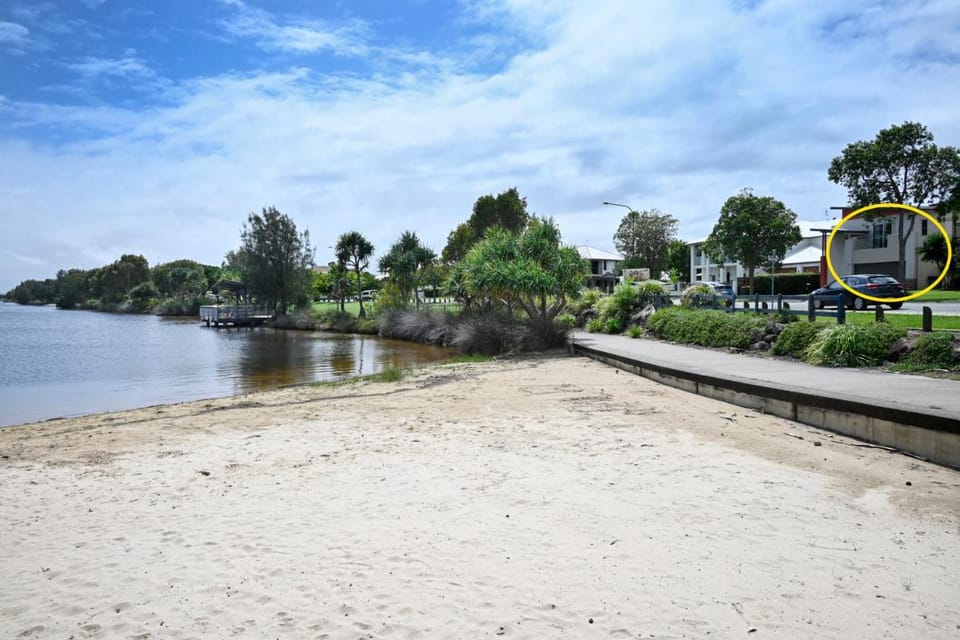The Decks - Family Beach Getaway - 8 guests ZE9 Vacation rental in Sunshine Coast