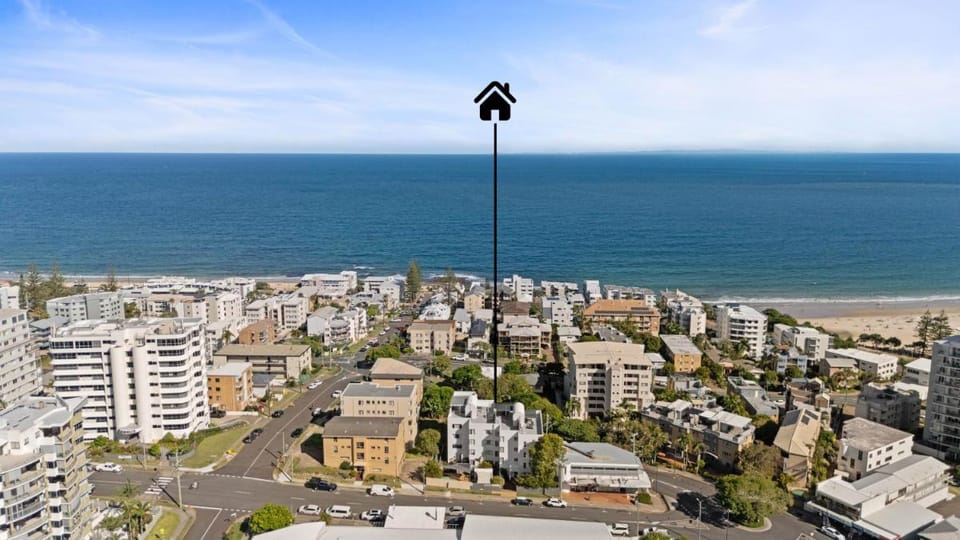 Spacious 3 Bedroom Delight - Shops & Beaches ZG1 Apartment in Sunshine Coast