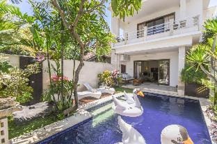 4Br spacious villa in Seminyak Villa in Kuta