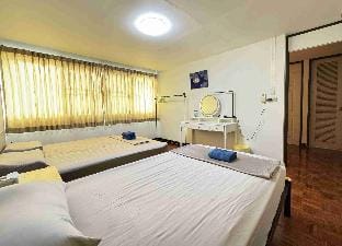 宽敞幽静5明房泳池独栋洋房    订3晚免费一趟10座车接机 Vacation rental in Bangkok