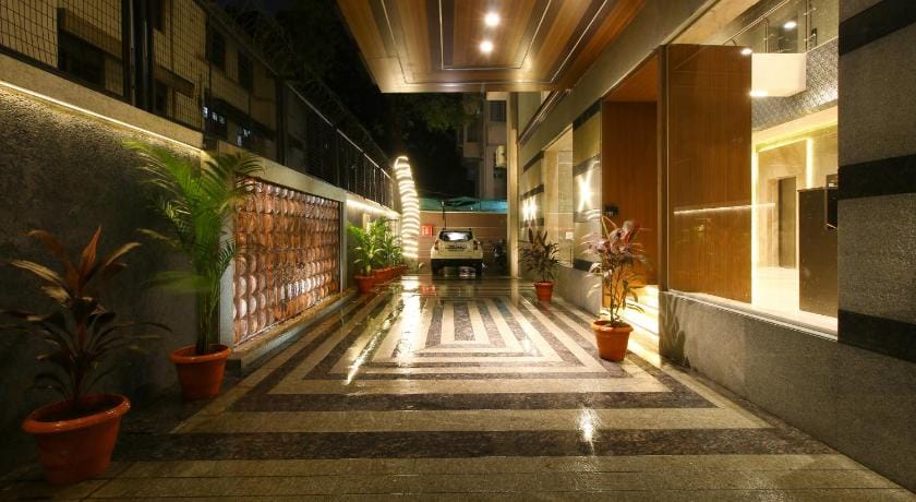 Mumbai House Luxury Apartments - Santacruz East Apartment in Mumbai