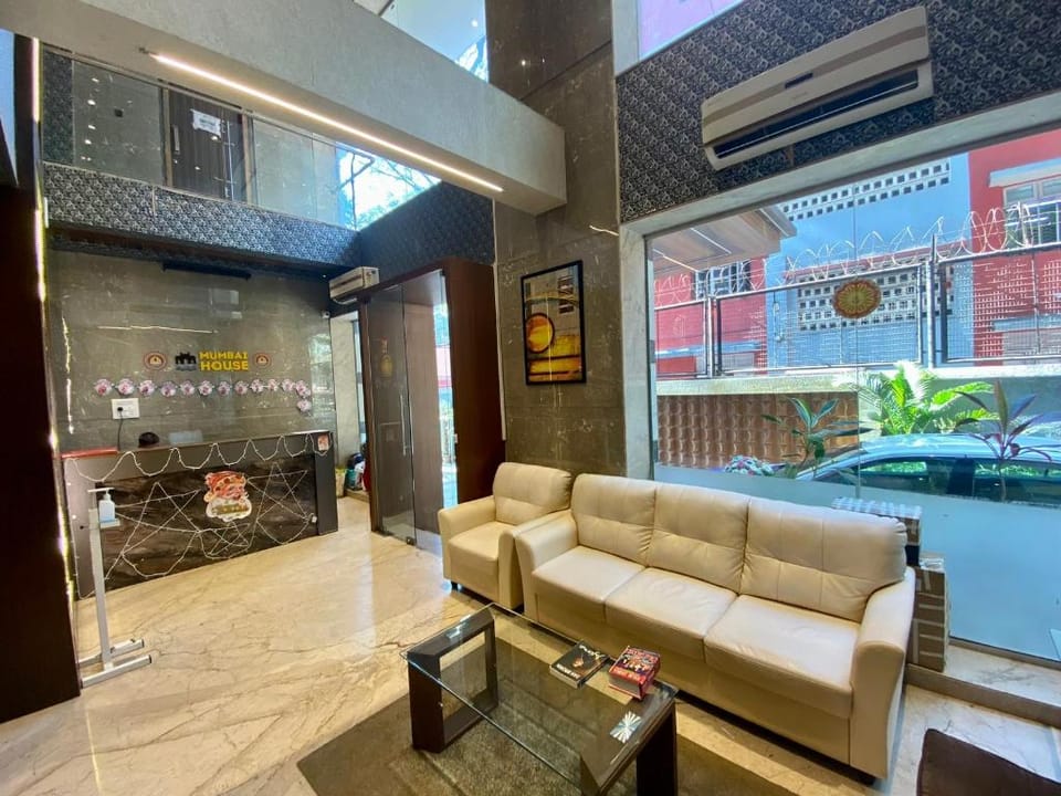 Mumbai House Luxury Apartments - Santacruz East Apartment in Mumbai
