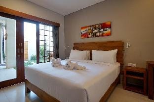 Joyful 3BR Villa with Pool in Canggu Villa in North Kuta