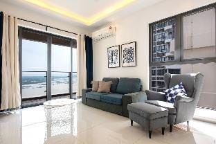 Comfy 3BR Apt in Danga Bay, FREE Parking, Sea View Vacation rental in Johor Bahru