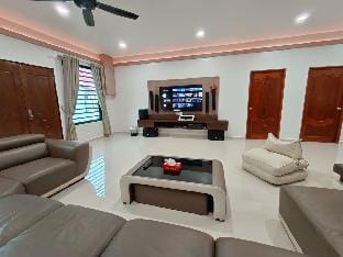 Langkawi Lubuk Private Villa Jacuzzi Pool 20pax Vacation rental in Kedah