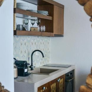 honeymoon klima suite Apartment in Milos