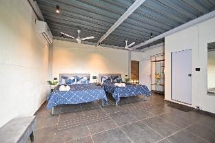 Tuscan Farms: Accommodates from 16 to 30 Adults Villa in Maharashtra