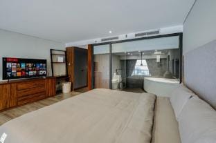 PentStudio Westlake w Lake View n High floor Apartment in Laos