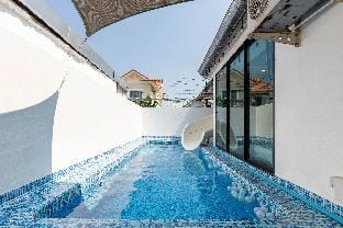 Center 5 Breeze –  with Poolside Bliss Villa in Pattaya City