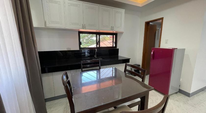 Sonrisa - Golden Meadows by Hiverooms Hotel in Lapu-Lapu City