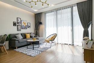 Lynn Housing- Vinhomes Metropolis Serviced apts. Apartment in Hanoi