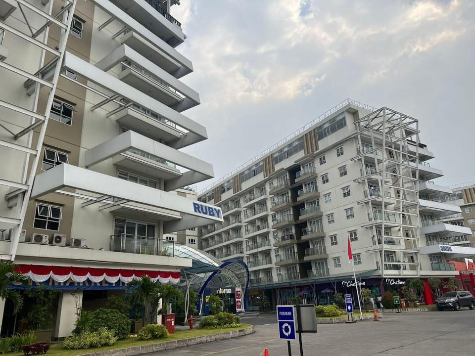 OYO 93922 Apartemen Gateway Pasteur By Sinta Hotel in Bandung