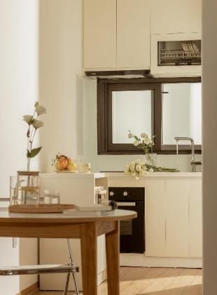 B52 Wreckage Lake View Studio Apartment Apartment in Hanoi