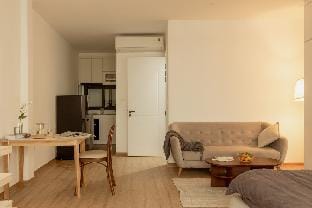 B52 Wreckage Lake View Studio Apartment Apartment in Hanoi