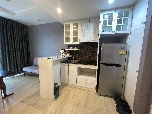 Easy Easy F3@ the patio Apartment in Chon Buri Changwat