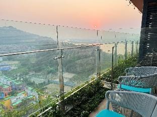 Studio tang 16 IBIZA Flamingo Hai Tien Apartment in Laos