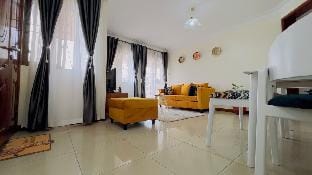 Cozy Living by Miranda, Acacia, UnLtdWIFI Netflix Apartment in Kampala