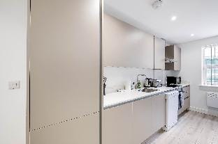 Modern 2 Bedrooms Apt. 04 Town Centre Camberley Apartment in Camberley