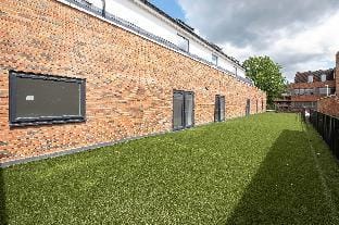 Modern 2 Bedrooms Apt. 05 Town Centre Camberley Apartment in Camberley