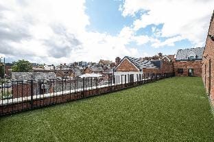 Modern 2 Bedrooms Apt. 05 Town Centre Camberley Apartment in Camberley