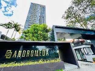 Posh Couple's Seaview 1-BR Condo Apartment in Pattaya City