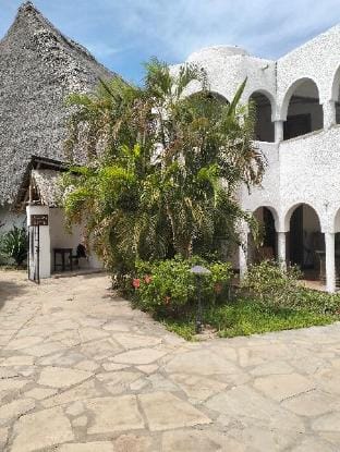 MARIA, the Star on the Sea Beach cottages   JIRANI Apartment in Malindi