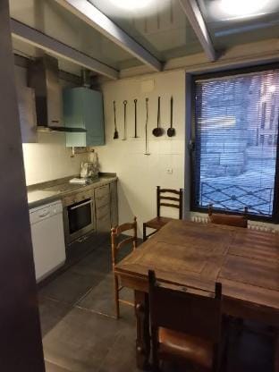 Casa céntrica en el Acueducto con plaza de garaje. Vacation rental in Segovia