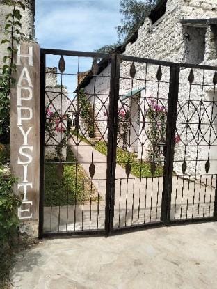 MARIA the Star on the Sea Beach cottages - SISTERS Apartment in Malindi