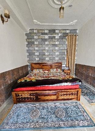Wild Orchard Pure Vegetarian Homestay(Family Room) Apartment in Himachal Pradesh