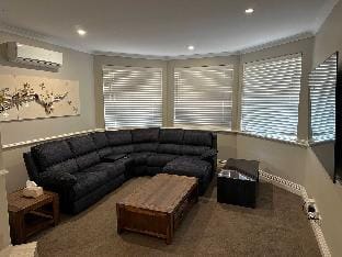 Spacious bright home close to shops and cafe's Vacation rental in Perth