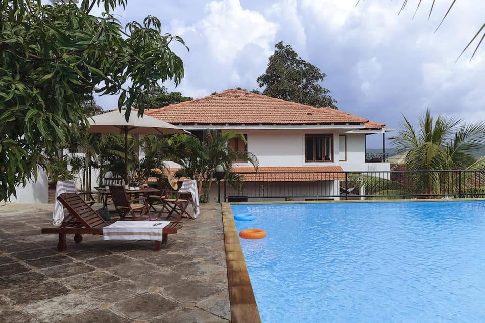Five Tropical Woods  4 BR Villa/Goa Pool Cook Villa in Goa, India