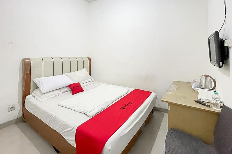 RedDoorz near RS Permata Cirebon Hotel in West Java