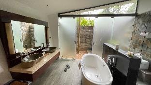 Forest Villa Hilltop 223 1PN in Flamingo Resort Apartment in Laos