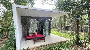 Forest Villa Hilltop 223 1PN in Flamingo Resort Apartment in Laos