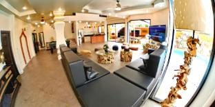 GOLDLAND Luxury Pool Villa Pattaya Walking Street Villa in Pattaya City
