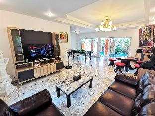 JOOPLAND Luxury Pool Villa Pattaya Walking Street Villa in Pattaya City