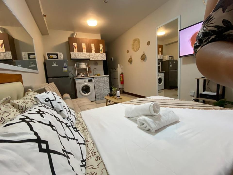 Lapu-Lapu City condo near beach, airport, poolview Apartment in Lapu-Lapu City