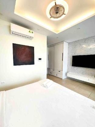 Apartment/Vinhomes D’capitale 04/HighRise/Cityview Vacation rental in Laos