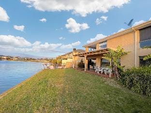 Sapphire Lake Retreat in Point Cook Vacation rental in Melbourne